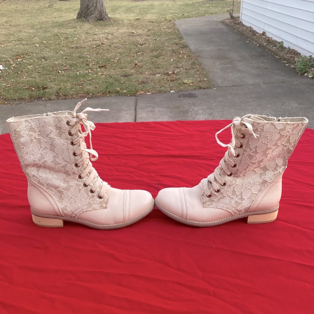 Wanted Brand Cream Lace Lace-Up Boots